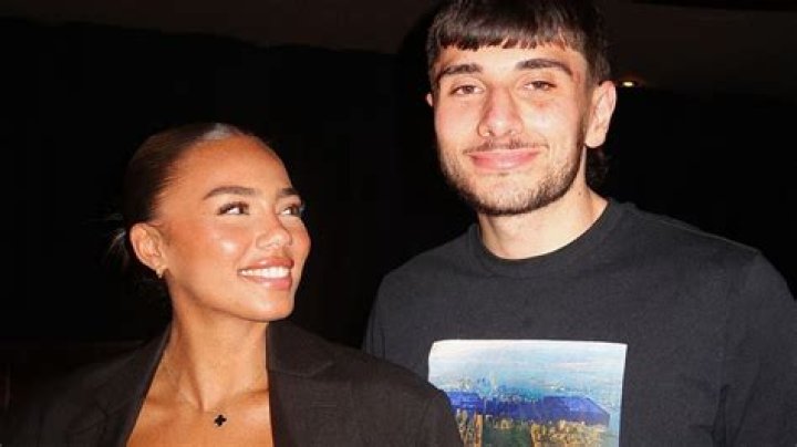Aarons.Sun’s Girlfriend: Who is Aarons.Sun Dating?