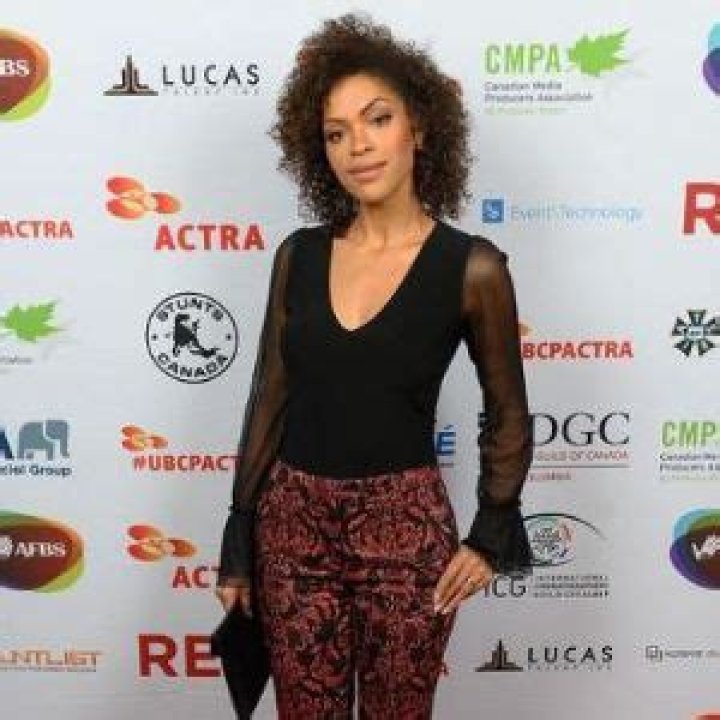 Alvina August Wiki; Husband, Age, Net Worth, Parents, TV Shows, Facts