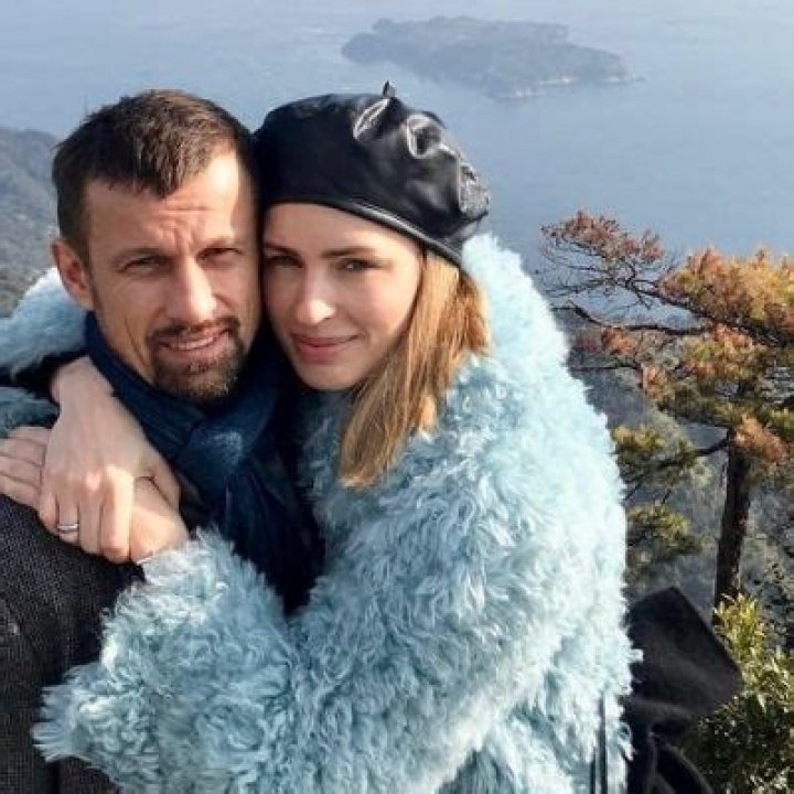 Anna Semak Met Sergei Semak At Parisian Café For The First Time