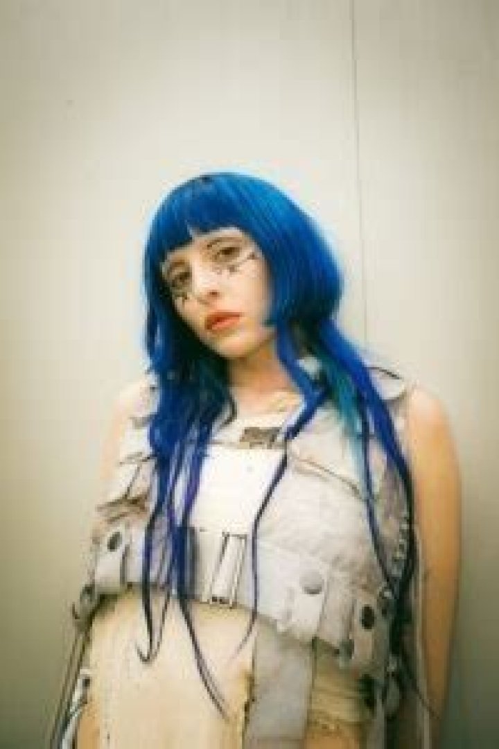 Ashnikko Biography: Age, Songs, Partner, Net Worth, Instagram, Real Name, Pronouns, Before Surgery, Is she Deaf?