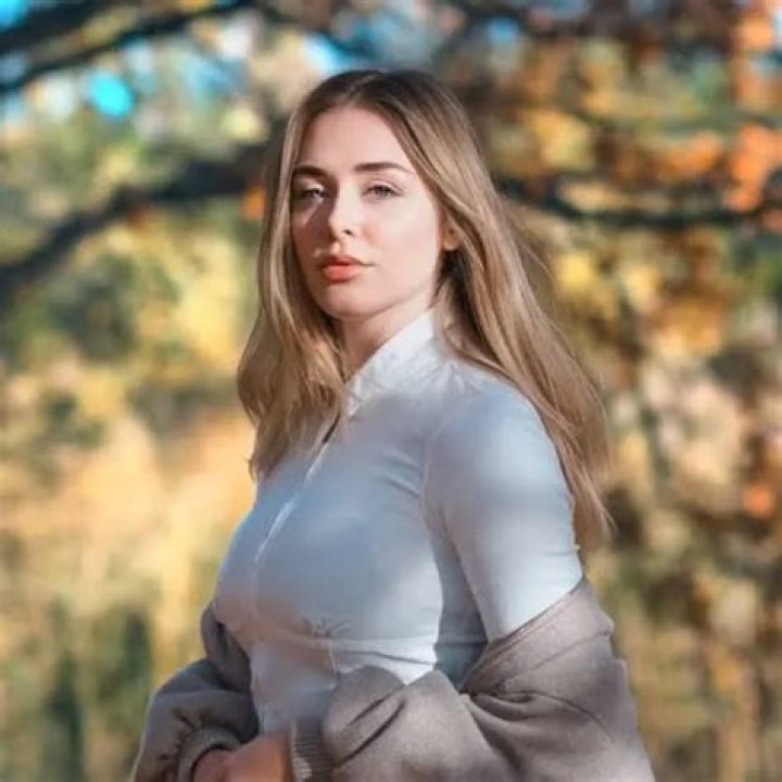 Autumn Falls Biography: Cause Of Death, Age, Videos, Net Worth, Boyfriend, Height, Instagram, Husband