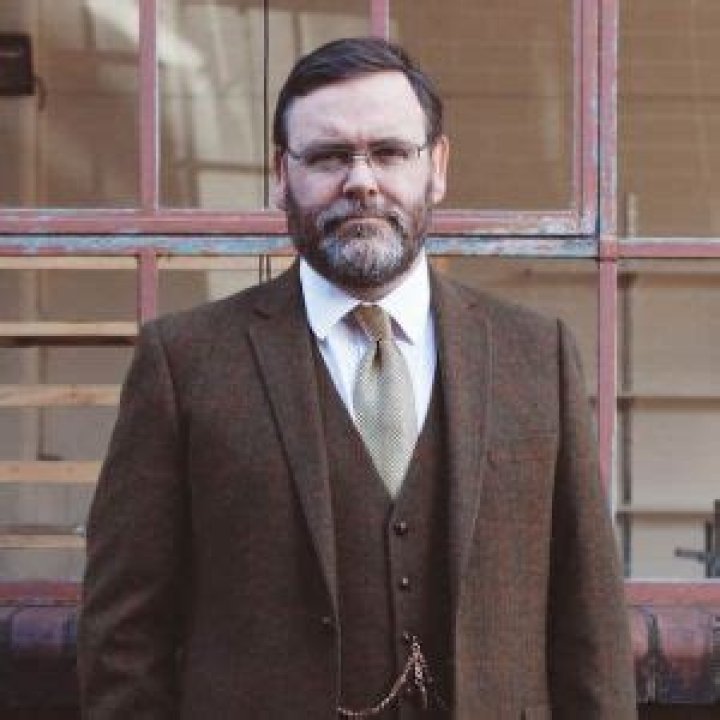 Bargain Hunt Paul Laidlaw Wiki; Age, Wife, Wedding, Family, Beard & Facts