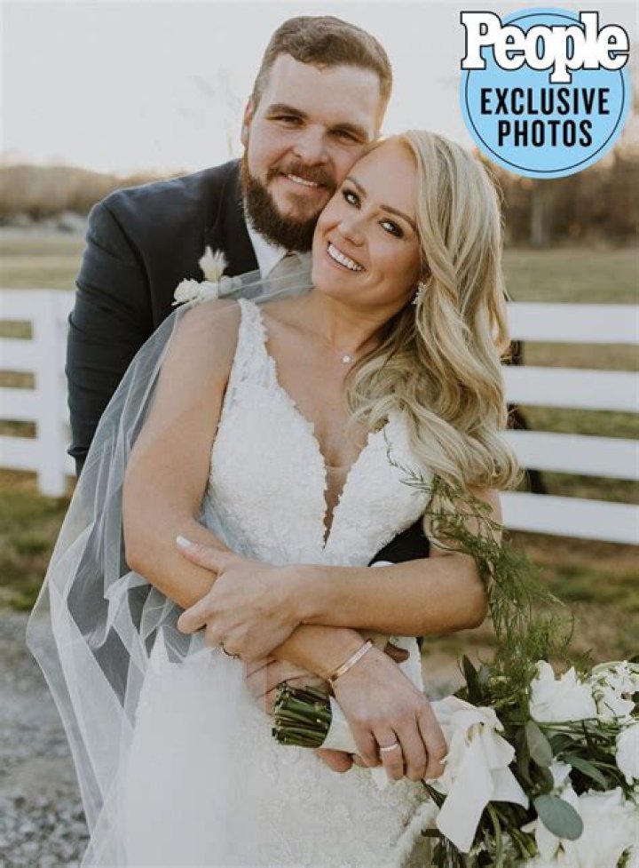 Brittney Hoyt Wiki: Age, Height, Married, Husband, Jake Hoot, Instagram, Net Worth