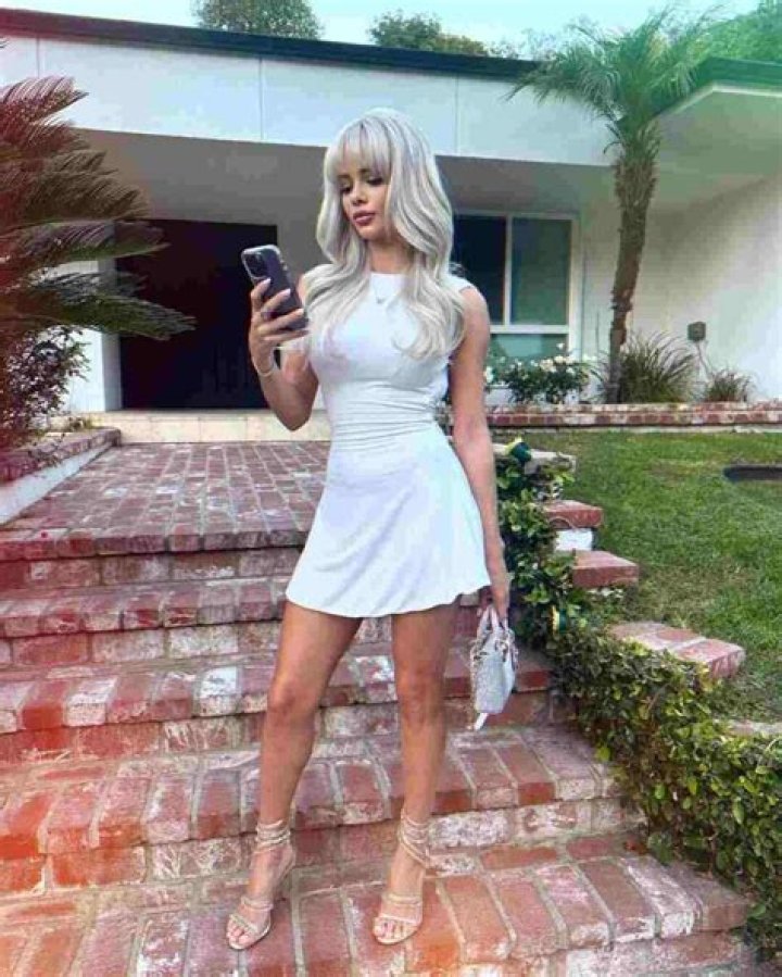 Carlie Jo Howell- Net worth, Age, Bio, Height, Boyfriend, Ethnicity, Career