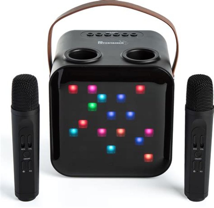 CELEBMIX EXCLUSIVE: Dylan Dunlap Talks New Single "Microphones & Lights"