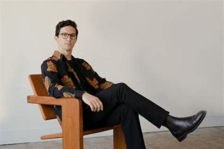 Dan Croll takes us on a joyous and groovy journey in his single and music video for "Slip Away" and announces his new album "Fools"