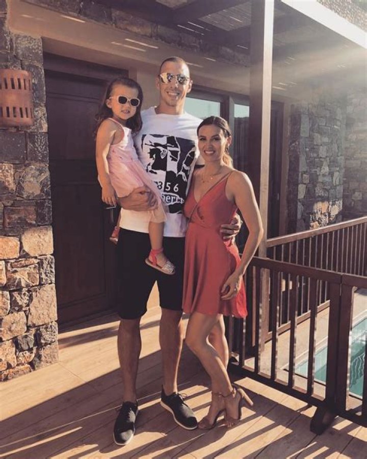 Daniel Theis Wiki; Wife, Contract, Salary, Family, Kids & Height
