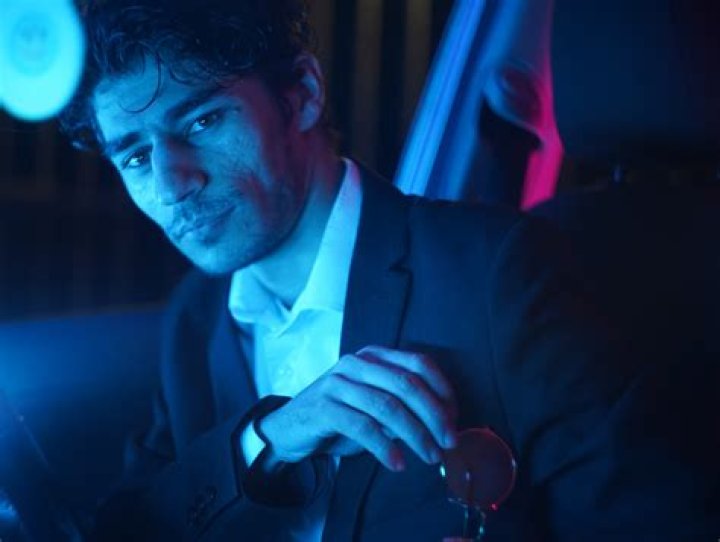 DISCOVER: Evan de Roeper delves into deep emotion in his indie-dance-pop EP "Lavender"