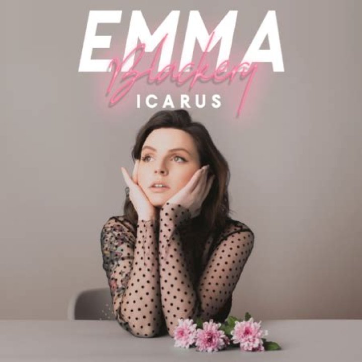 Emma Blackery releases new single 'Icarus'