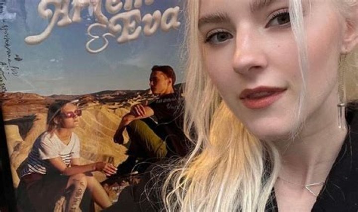 Eva Elfie Biography: Net Worth, Videos, Boyfriend, Age, Height, Pictures, Height, Husband