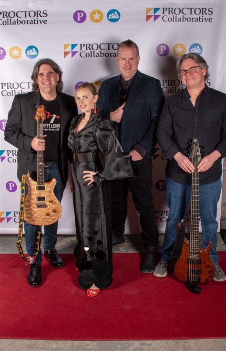 EXCLUSIVE PREMIERE: Cassandra Kubinski's 'Back To Earth'