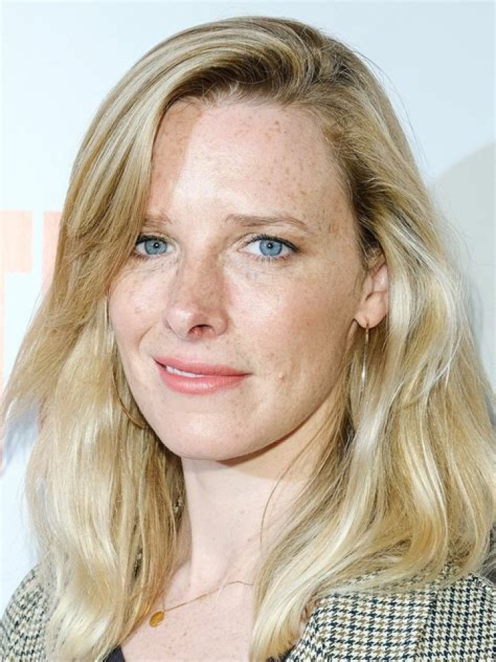 Fame | Shauna MacDonald (Canadian actress) net worth and salary income estimation Mar, 2024