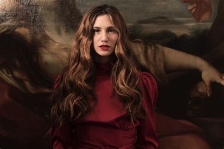 INTERVIEW: Lara Pictet - CelebMix