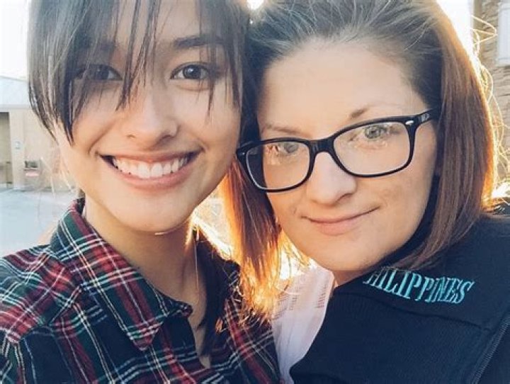 Jacqulyn Elizabeth Hanley » Age, Net Worth, Family, Bio, News