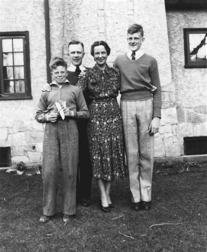 James Arness' son, Craig Aurness Biography: Children, Net Worth, Height, Age, Death, Wife, Siblings