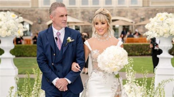 Jordan Peterson's son Julian Peterson Biography: Height, Age, Wife, Net Worth, NFL, News, Stats, Instagram