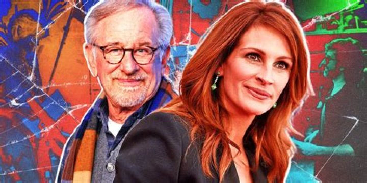 Julia Roberts, Anne Hathaway Feud: Anne Dissed Julia By Implying She Was Old Enough To Be Her Mother!