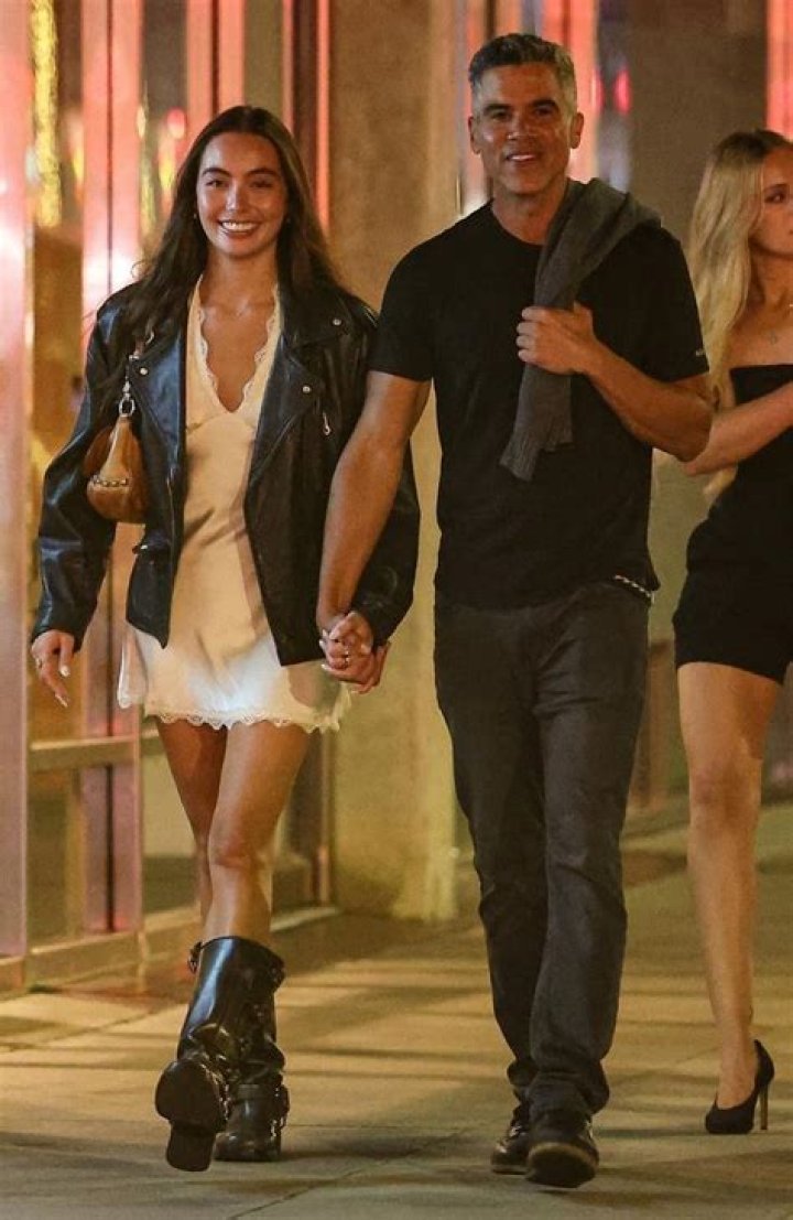 Julian Cash Dating Status, Family & Personal Life Details