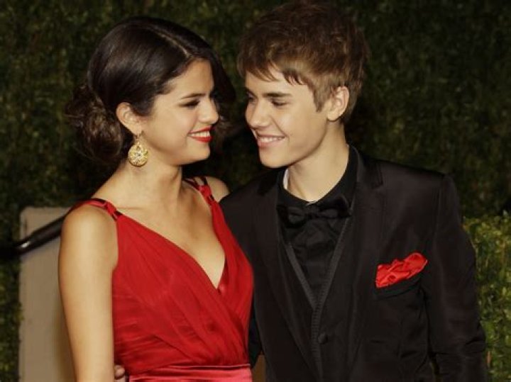 Justin Bieber Loves Selena Gomez MORE After Barbara Palvin’s Sexy and Spiteful Bikini Tweet (Photos)