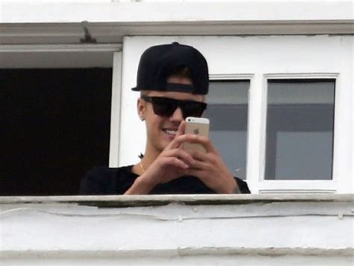 Justin Bieber’s Brazilian Whorehouse Visit: Happy Biebs Sneaks Out With Two Prostitutes (PHOTOS)