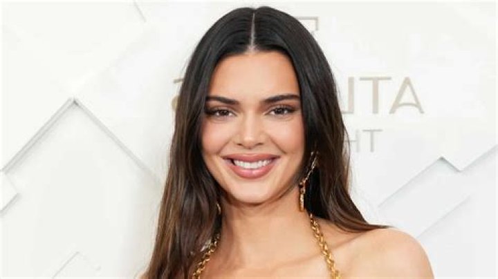 Kendall Jenner Desperate To Look Like Emily Ratajkowski, No Matter What The Cost?