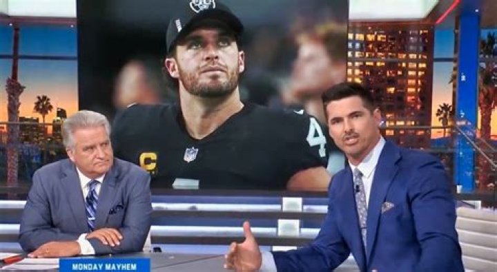 Know About Derek Carr; Brother, Stats, Net Worth, Wife, Contract