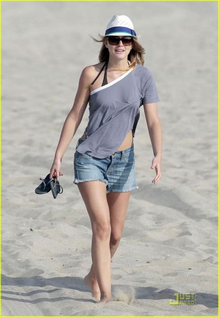 Leighton Meester BIKINI BABE