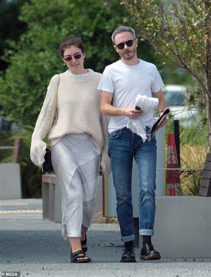 Lorde Engaged To Boyfriend James Lowe – Report