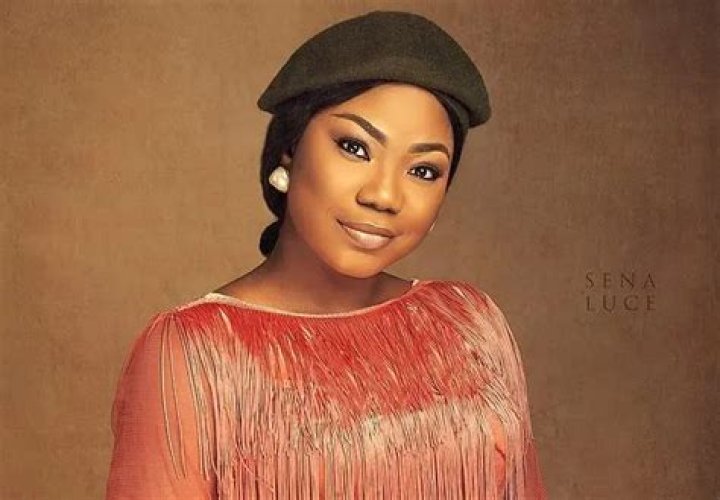 Mercy Chinwo Biography: Husband, Age, Net Worth, Songs, Wedding Photos, Engagement, State Of Origin, Wikipedia, Instagram, Real Name