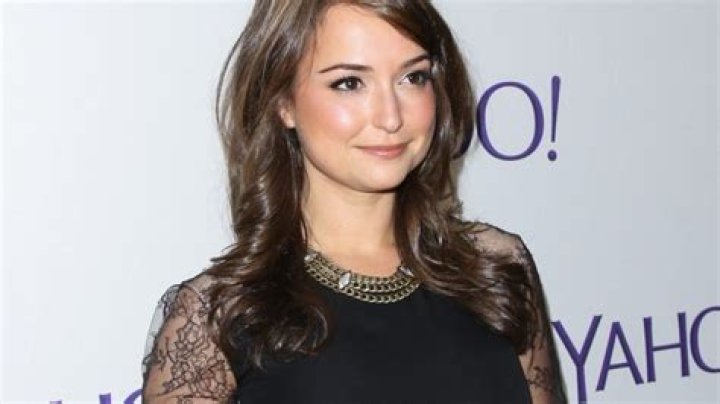 Milana Vayntrub Wiki, Height, Body Measurements, Feet, Net Worth