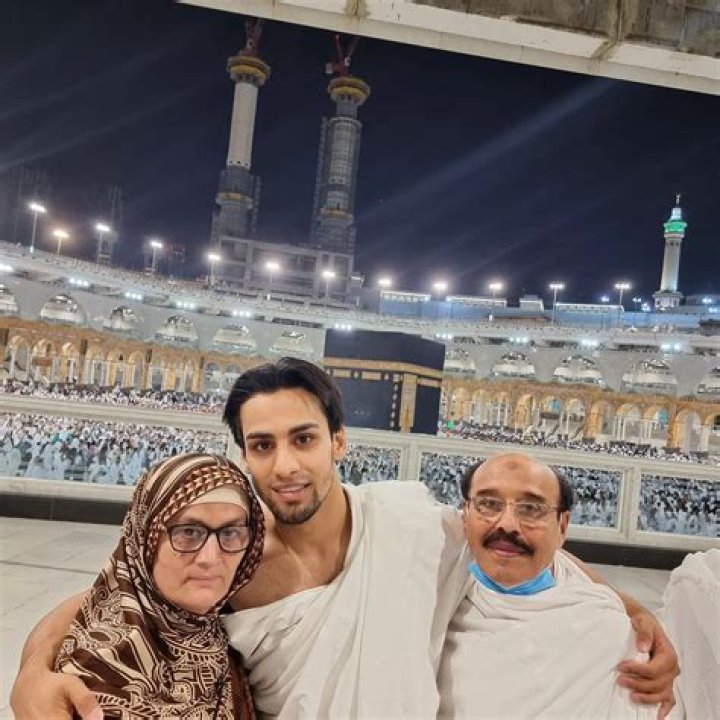 Momin Saqib- Wiki, Age, Height, Girlfriend, Net Worth, Career