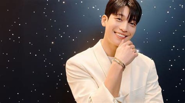 Park Joon-hyung Net Worth 2024, Age, Height, Bio, Birthday, Wiki!