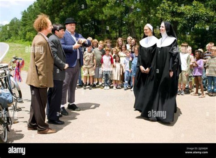 PHOTOS Kate Upton introduces the “nun bikini” in The Three Stooges trailer