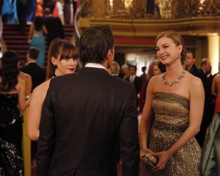 Revenge Spoilers Season 3 Episode 15 “Struggle”: Emily’s Blackouts Get Scarier – Victoria And Stevie Go To War