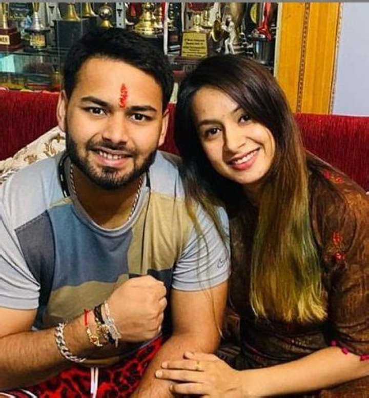 Rishabh Pant- Bio, Age, Height, Net Worth, Girlfriend, Dating