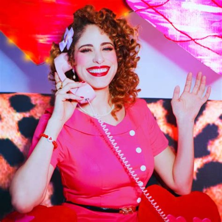 Sarah Shafey Releases Lustrous “Pick Up The Phone”