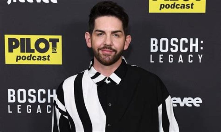 Scott McGlynn states that he would love to work with Mimi Rogers and Titus Welliver in our exclusive interview about the Bosch: Legacy premiere event