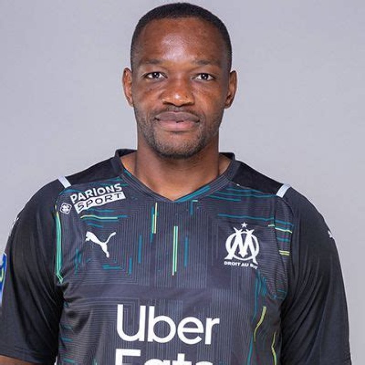 Steve Mandanda- Wiki, Age, Height, Wife, Net Worth, Ethnicity, Career