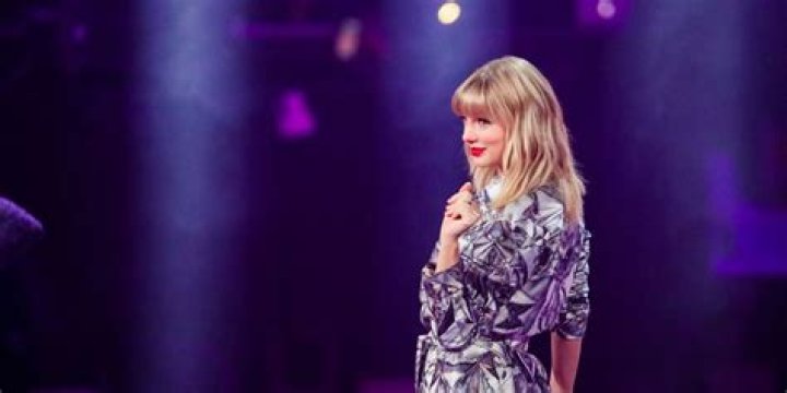 Taylor Swift announces video for "Out of the Woods"