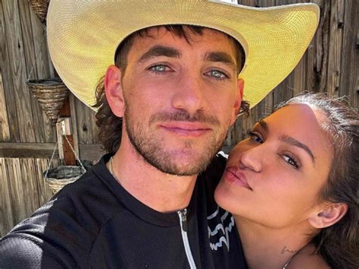 Who is Cassie Steele Dating – Cassie Steele's Boyfriend & Exes