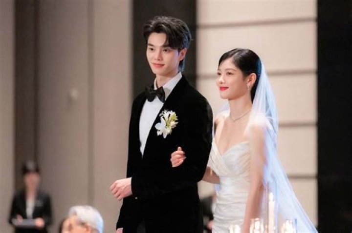 Who is Kim Yoo-jung Dating – Kim Yoo-jung's Boyfriend & Exes