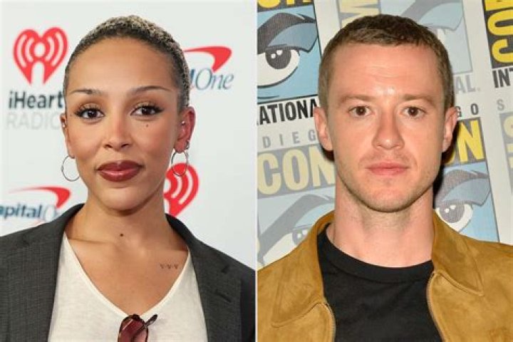 Who is Molly Quinn Dating – Molly Quinn's Boyfriend & Exes