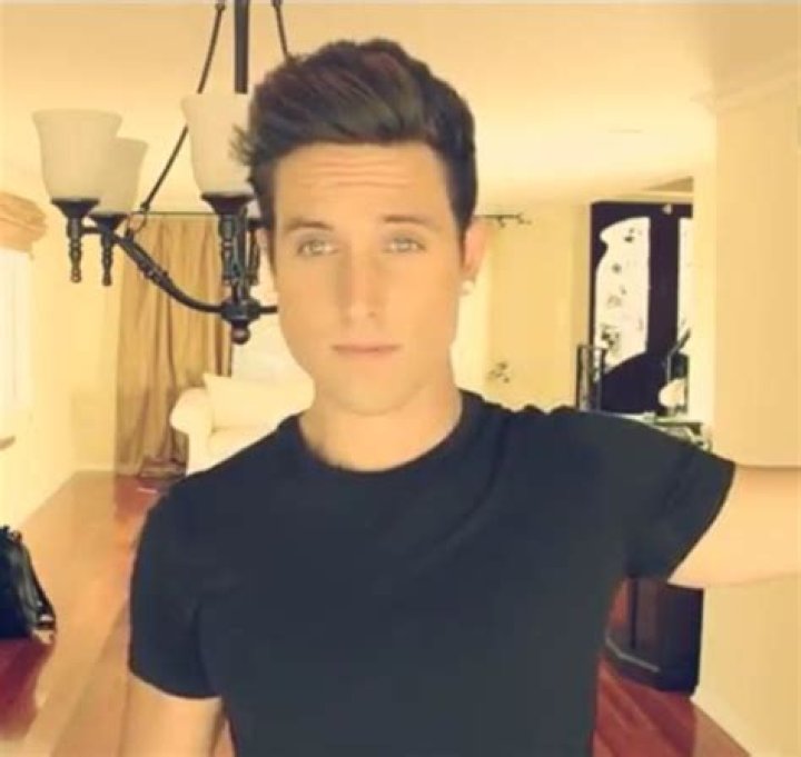 YouTuber Of The Week: Sawyer Hartman