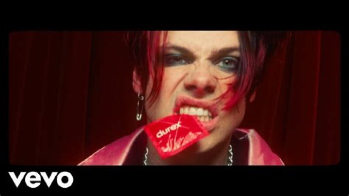 YUNGBLUD releases music video for 'Die a Little'